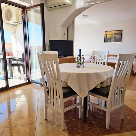Upper Sea View Apartament *