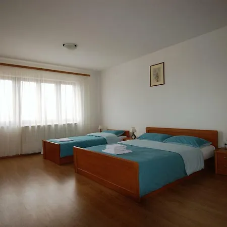 Upper Sea View ורסאר