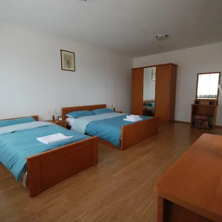 Upper Sea View ורסאר