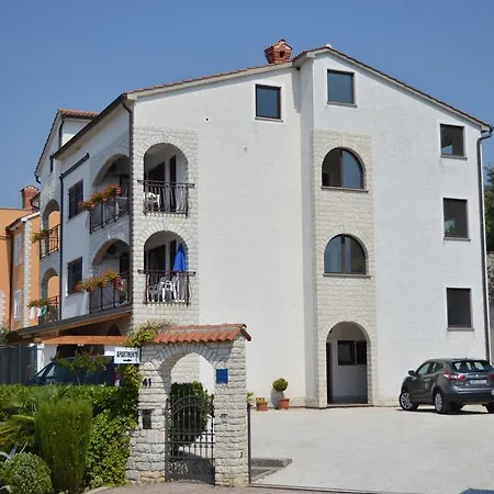 Upper Sea View Apartment Vrsar