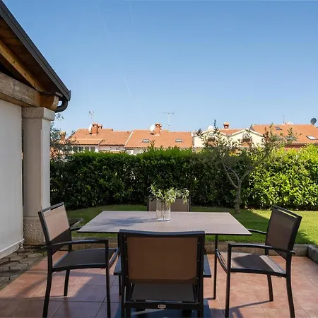 Upper Sea View Apartment Vrsar